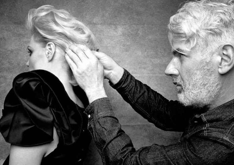 Robert Kirby creates his collection with model Yana Kozyr historia del arte